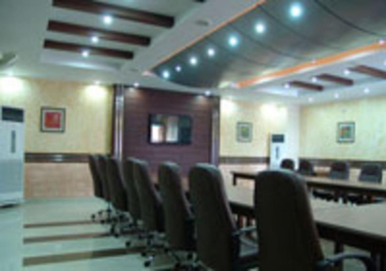 Rajone Hotel Faisalabad Exterior foto
