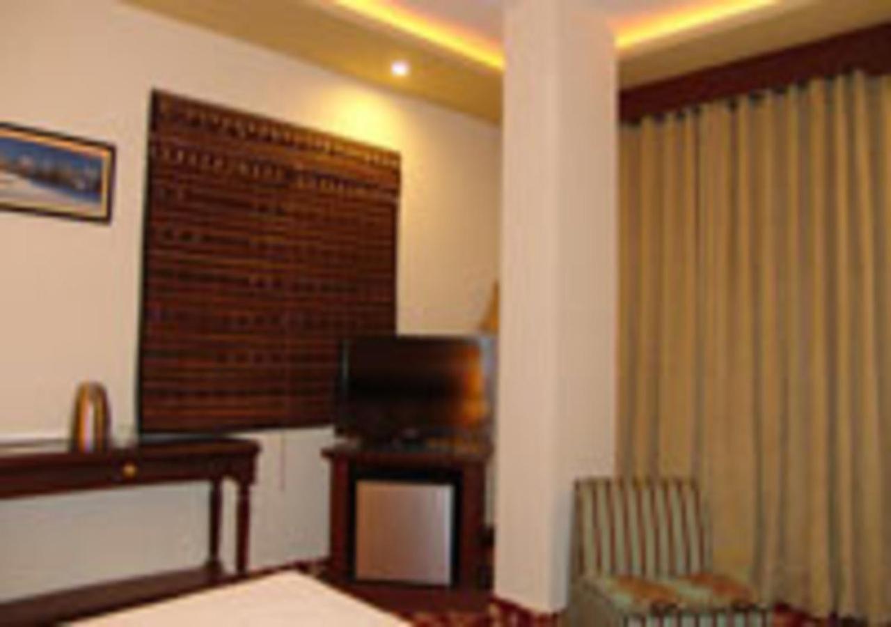 Rajone Hotel Faisalabad Exterior foto