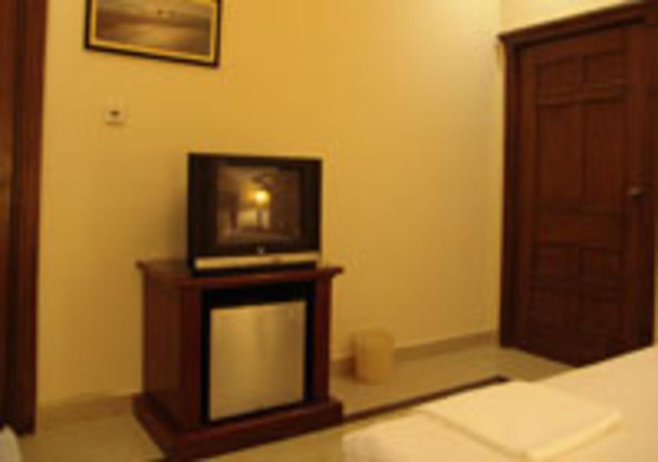 Rajone Hotel Faisalabad Exterior foto