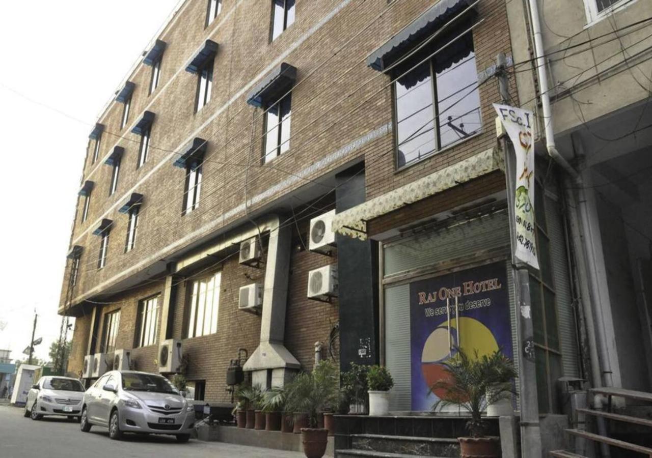 Rajone Hotel Faisalabad Exterior foto